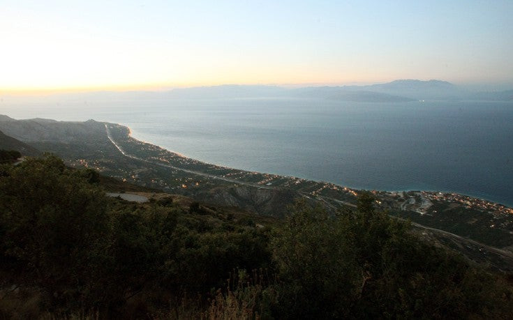 Η Παναγιά της Κορυφής που ατενίζει τον ορίζοντα -Γαλήνη και ηρεμία σε υψόμετρο 730 μέτρων (εικόνες)